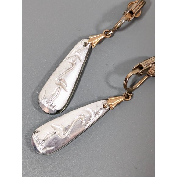 Vintage Iridescent Glass Flamingo Intaglio Teardrop Clip On Earrings - Picture 6 of 7